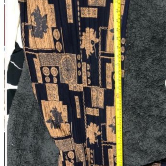 Printed Wide-Leg Pleated Pants - Picture 9 of 12